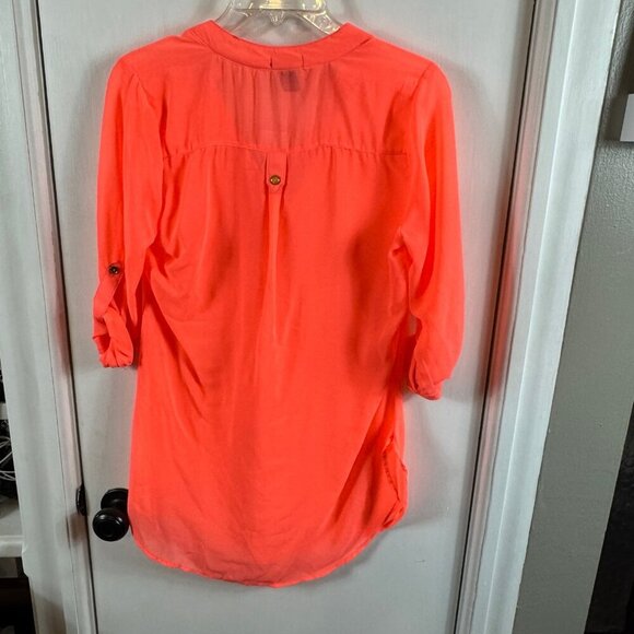 Rue 21 salmon pink roll tab sleeve v-neck blouse size medium. - Picture 7 of 7